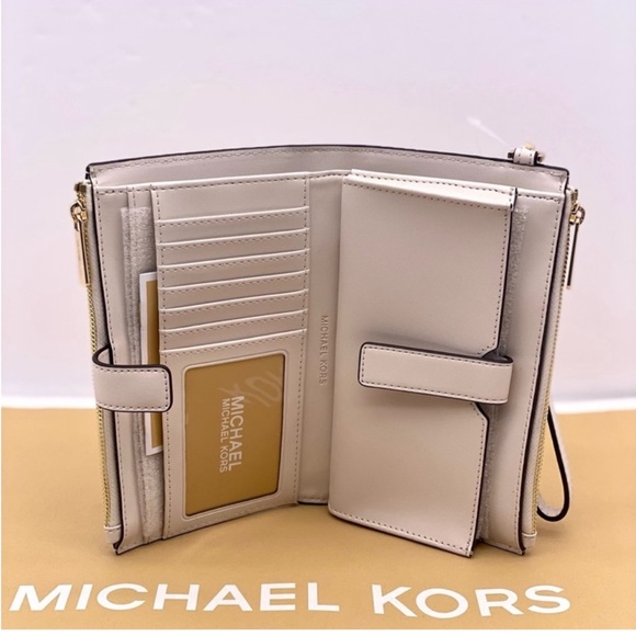 MICHAEL KORS LG DOUBLE ZIP
WRISTLET WALLET PHONE
HOLDER LIGHT CREAM MULTI - Picture 11 of 12